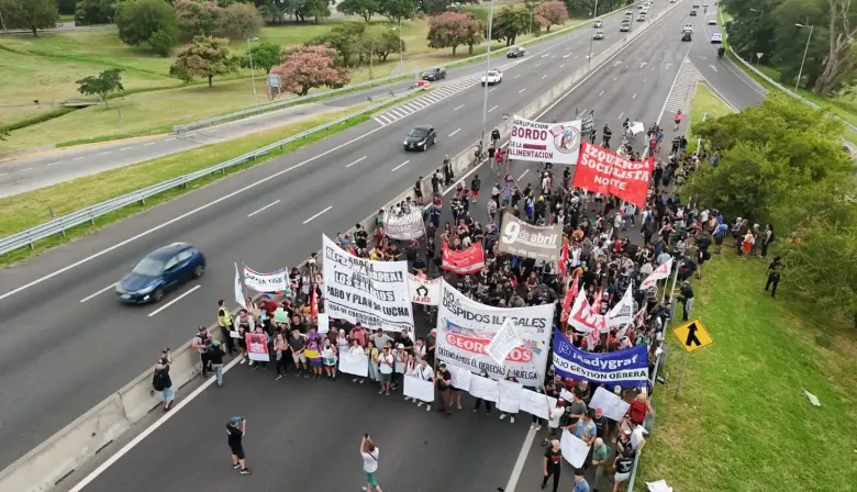 Corte en Panamericana por FATE y bloqueos por el paro en Autopista La Plata–Buenos Aires