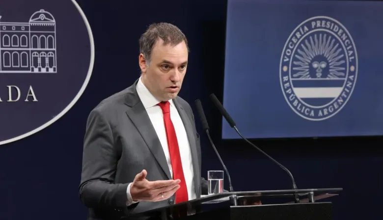 Adorni apuntó a la CGT por el paro general y lanzó una acusación explosiva