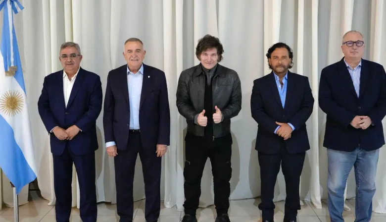 La lista incómoda del PJ: los peronistas que se abrazan a Milei y abren una interna