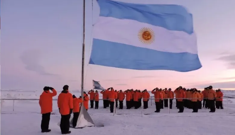 A 122 años del primer izamiento, el Gobierno reivindicó la presencia argentina en la Antártida
