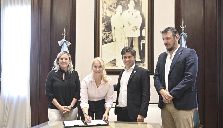 Kicillof repartió millones a 13 intendentes: de La Cámpora a una aliada de Milei