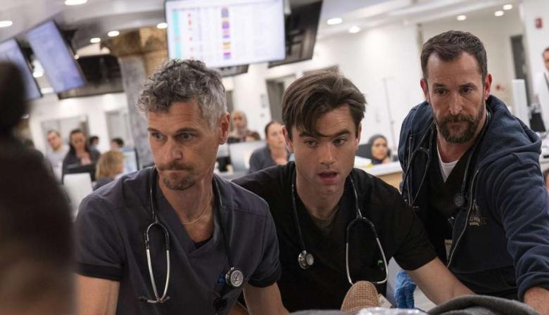 Ned Brower, enfermero en The Pitt... y en la vida real