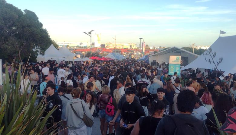 Mar del Plata logró la medialuna más grande del mundo y con récord de público