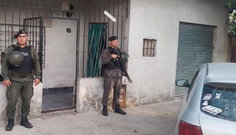 El hallazgo que delató a una peligrosa banda: 14 allanamientos, armas de guerra y dos detenidos
