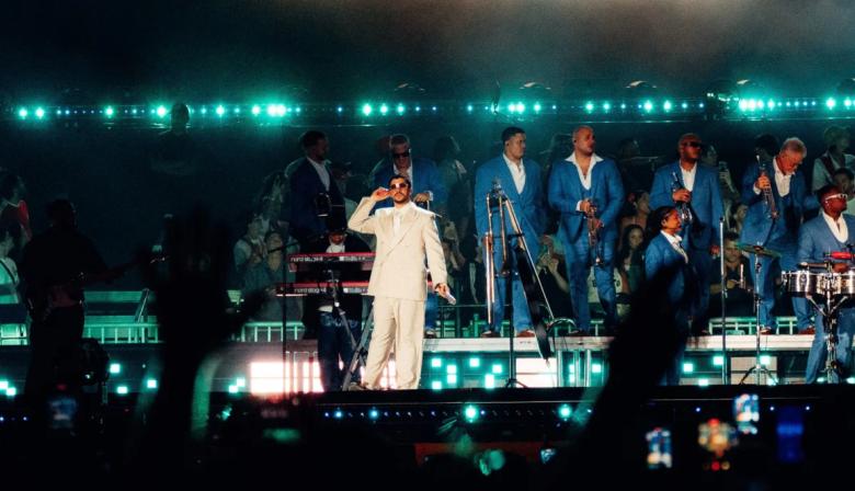Bad Bunny adelanta su show por cuestiones climáticas