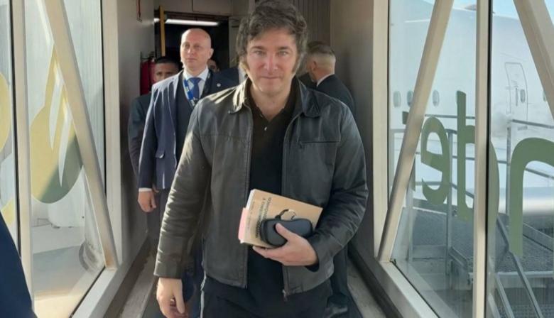 El enigmático destino de Milei: el viaje que Adorni se negó a revelar