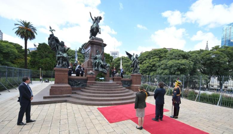 Con Karina Milei a su lado: la frase sobre San Martín que eligió el Presidente