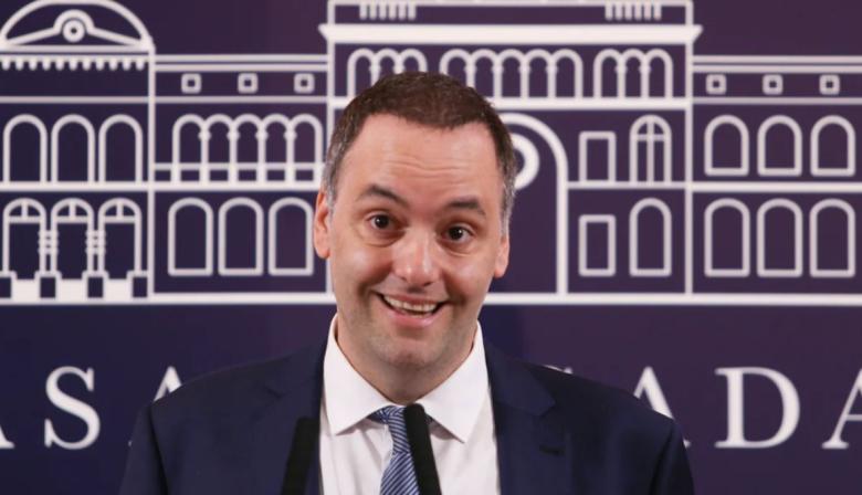 Casa Rosada en alerta: Adorni aclara sus dichos sobre Santiago Caputo