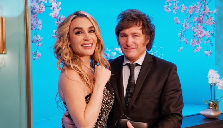 Escándalo: el consulado argentino en Miami promociona el show de Fátima Florez