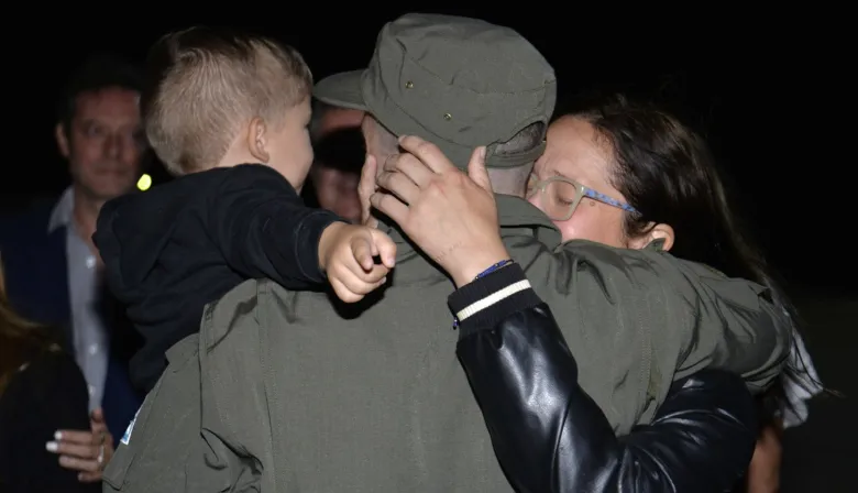 Regreso emotivo: Nahuel Gallo ya está en Argentina y se reencontró con su familia