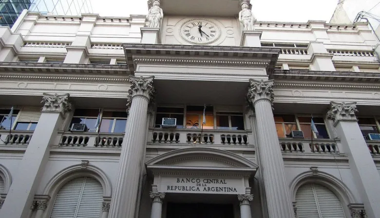 BCRA compró USD 70 millones y el dólar retrocedió levemente