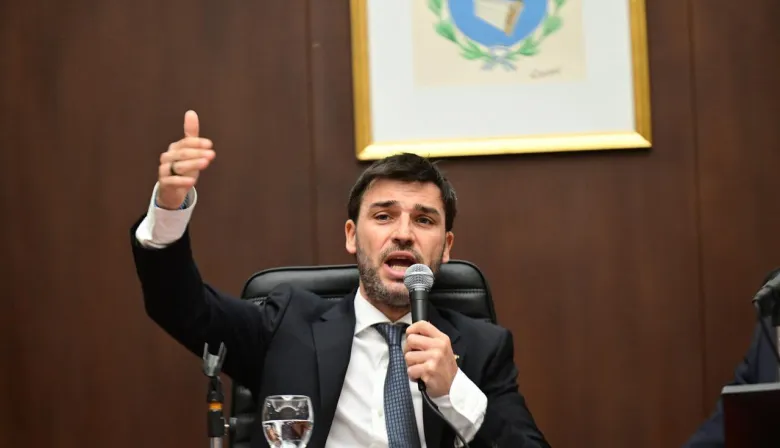 Un diputado de Milei liquidó a Nacho Torres de Chubut: el insólito problema con las "S"