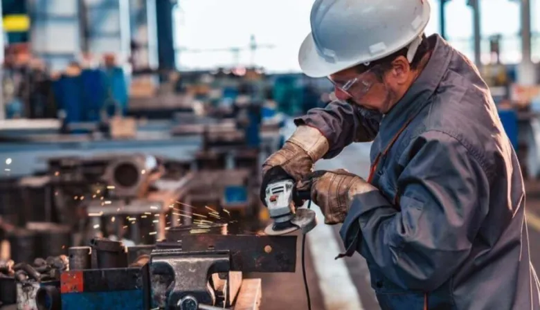 La UIA le respondió a Milei y pidió “respeto” para los empresarios en medio de la crisis industrial