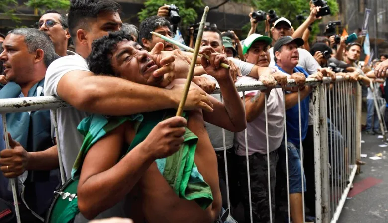 Corridas, insultos y un paro sin fecha: a 9 años de la marcha de la CGT contra Macri