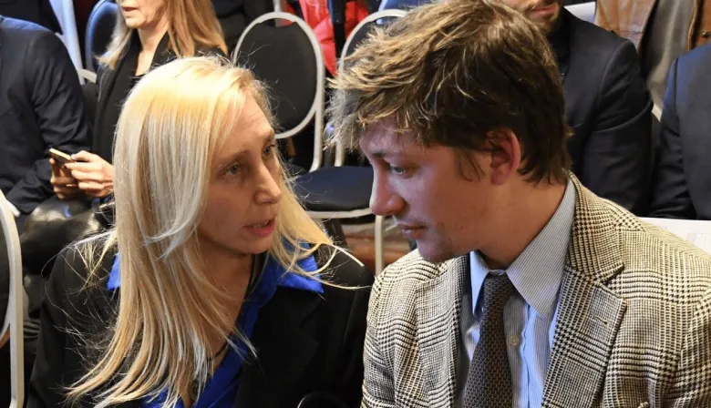 Del triángulo de hierro al frío saludo: por qué se pelearon Karina Milei y Santiago Caputo