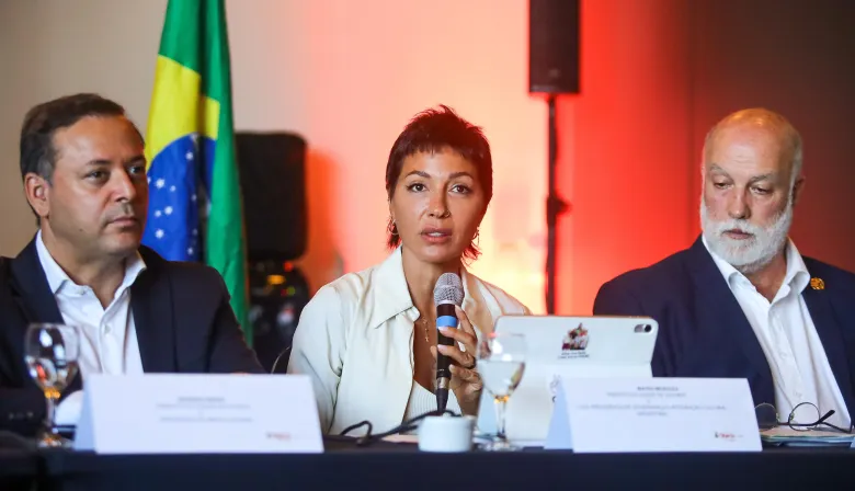 Mayra Mendoza gestiona en Brasil financiamiento internacional para obras clave contra inundaciones