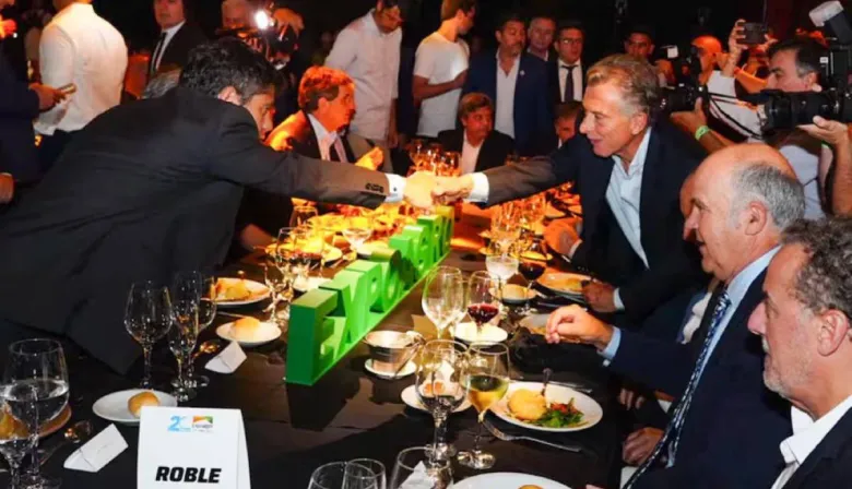 Macri y Kicillof compartieron mesa en la cena de Expoagro y dejaron una foto política inesperada