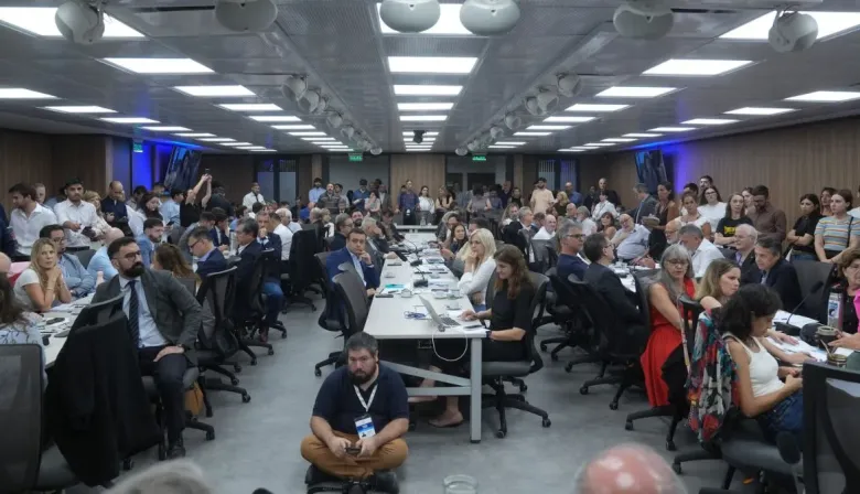 La oposición pide ampliar las audiencias por la reforma de la Ley de Glaciares