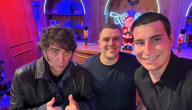 Interna sin tregua: cae en Defensa un tuitero del entorno de Santiago Caputo