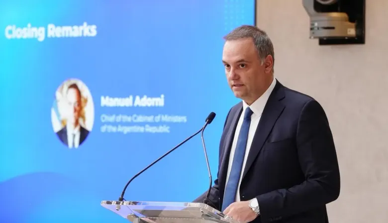 "Deslomarse" qué dijo Adorni tras su polémica frase y los viajes que generaron críticas