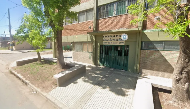 Una bandera de cuatro metros y un mensaje intimidante: volvieron las amenazas en escuelas de Rosario