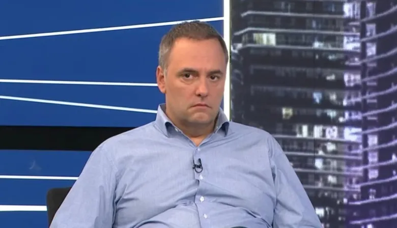 “Fue un error”: Adorni rompió el silencio por los vuelos y habló de una filtración