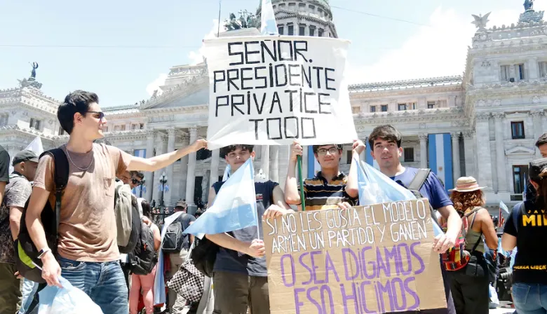 Cachetazo al piberío de Milei: el dato de desempleo que golpea al núcleo duro