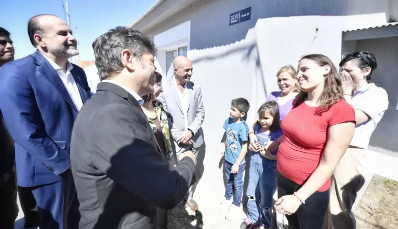 Kicillof volvió a Bahía Blanca y cruzó a Milei por la obra pública