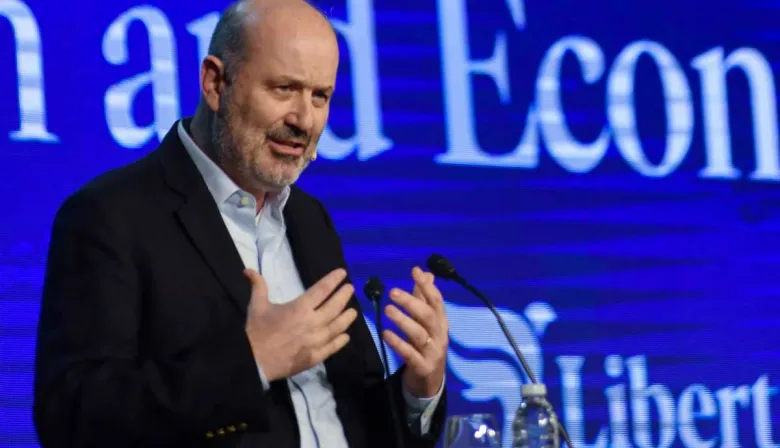 Sturzenegger, duro en X contra la “extorsión municipal”