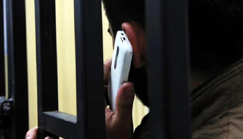 Celulares en cárceles: entre el “call center del delito” y el debate por los derechos