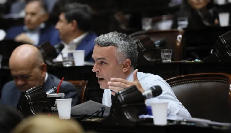 Esteban Paulón cruzó a Milei y lo acusó de negacionista