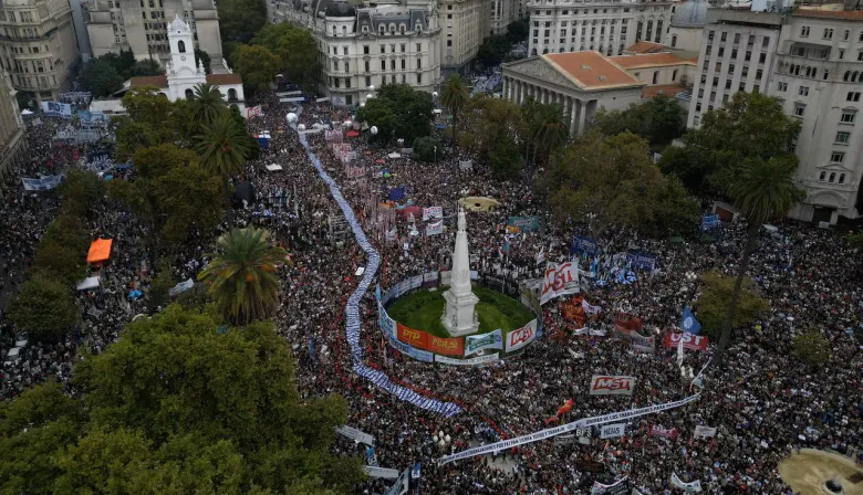 Plaza de Mayo y una movilización cargada de memoria a 50 años del golpe