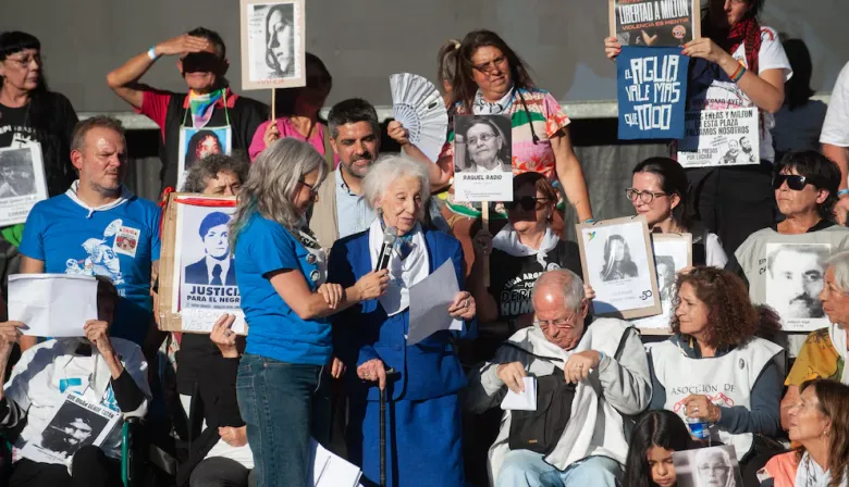 Búsqueda de 300 nietos y recorte de Milei: qué alertó Abuelas a 50 años del golpe