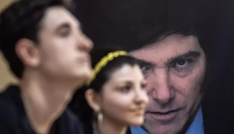 Impactante derrumbe de Milei en el apoyo joven: qué sector lo compensó