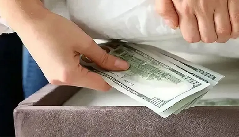 Dólares del colchón: el dato de los depósitos que complica el plan de Caputo