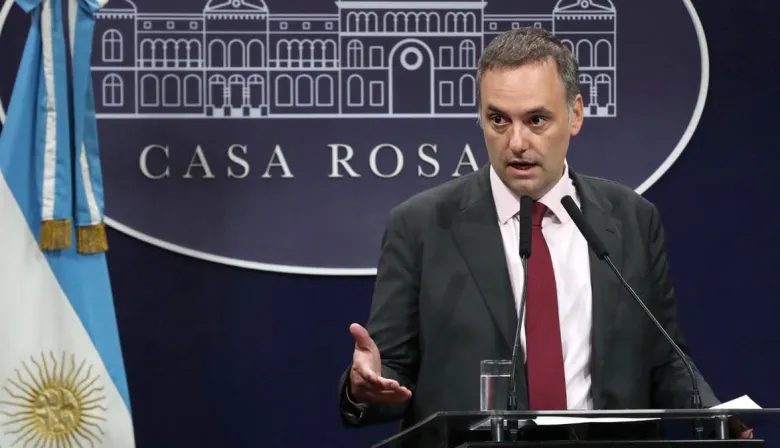 Tras las denuncias, Adorni salió a defender su patrimonio con un mensaje duro