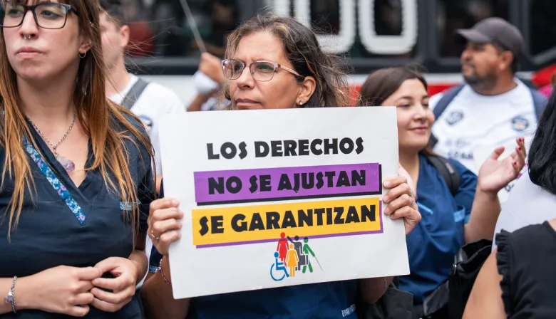 Milei mete mano en Salud y discapacidad: reordena áreas y recorta cargos