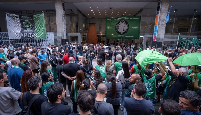 Gobierno y estatales: el decreto que cambia los sueldos hasta mayo