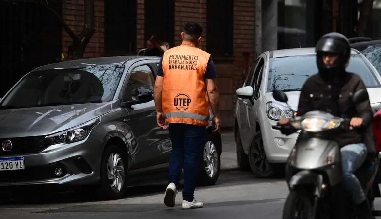Naranjitas en Córdoba: qué cambia con la ley de Llaryora contra cuidacoches