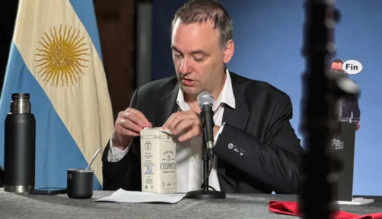 Adorni contra las cuerdas