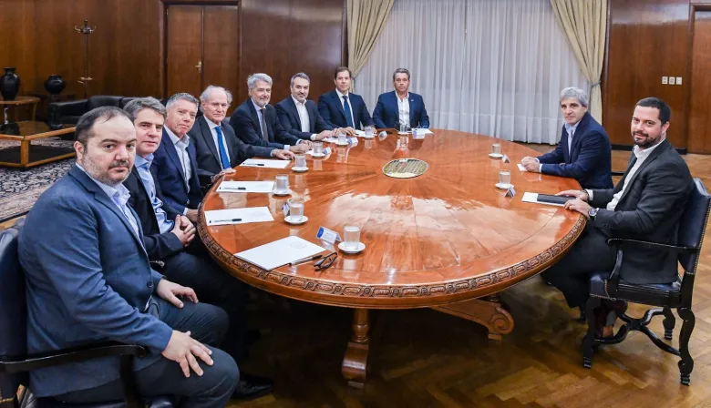 Caputo cruzó a intendentes del conurbano por las tasas municipales