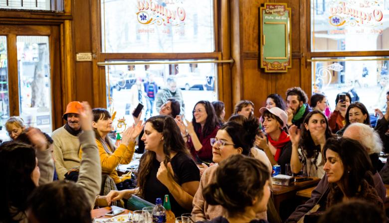 Cuál es la propuesta cultural que ofrecerá el Club Atlético Bar de Viejes