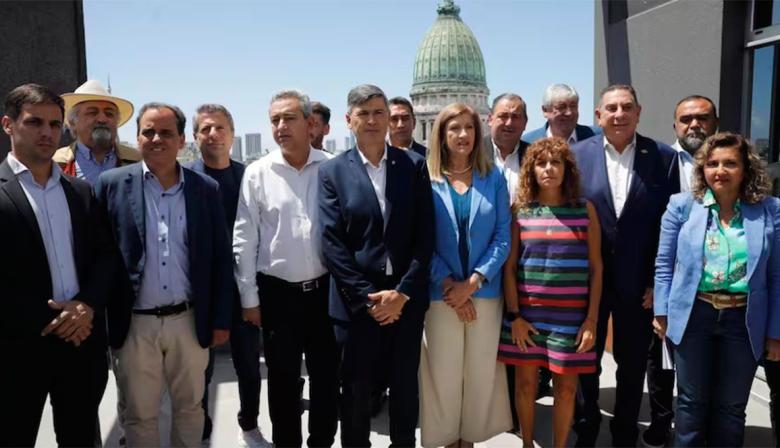 Milei mira de reojo: intendentes avanzan con una cumbre por fondos