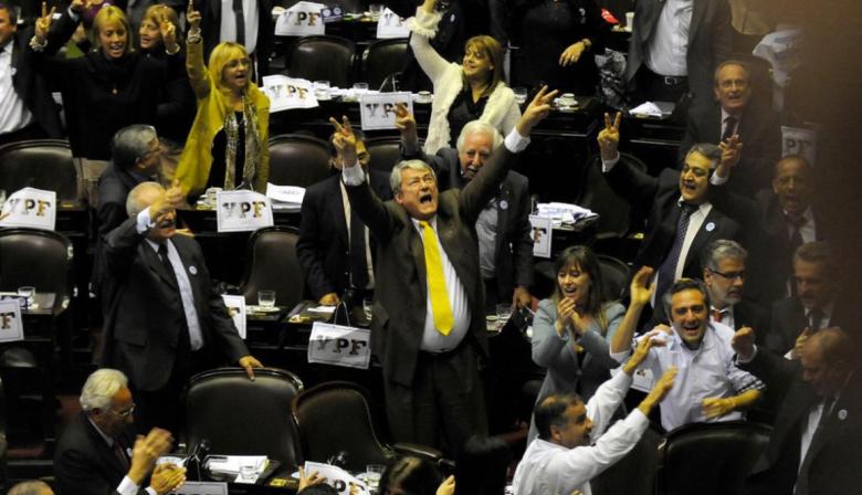 La expropiación de YPF: quiénes la apoyaron y por qué ese apoyo hoy pesa