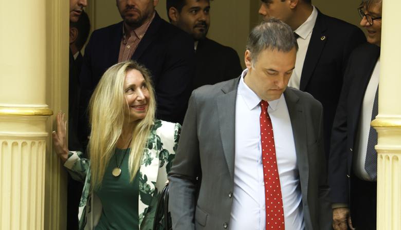 ¿Más esposas en Nueva York? La lista oculta que piden a Karina Milei por Adorni