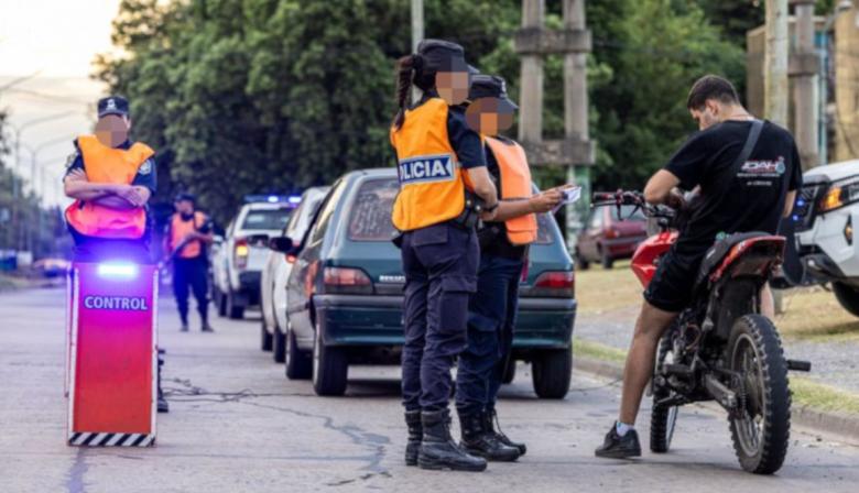 Una denuncia inesperada y dos policías detenidos: qué pasó en un control vehicular en Pilar