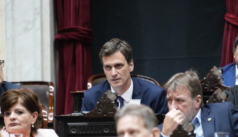 Insólita carta: así se disculpó el diputado que hizo llevar un rifle al Congreso