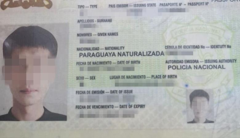 “Muralla China”: cayó en Ezeiza con pasaporte falso y una alerta roja por estafas millonarias
