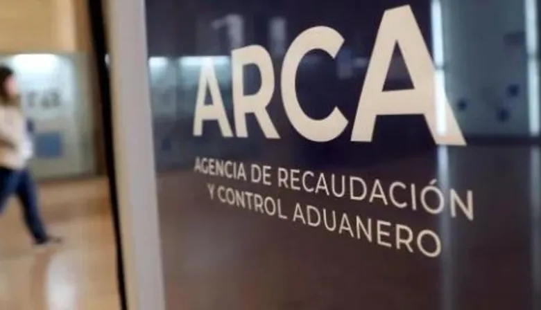 Preocupación para Milei y Caputo: la recaudación cayó por octavo mes consecutivo