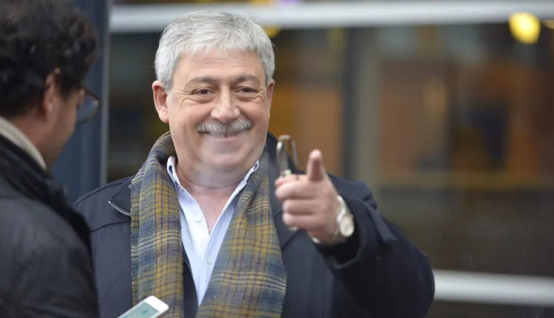 Buzzi contra Caputo: “Las patadas en el culo las debería recibir él por inepto”